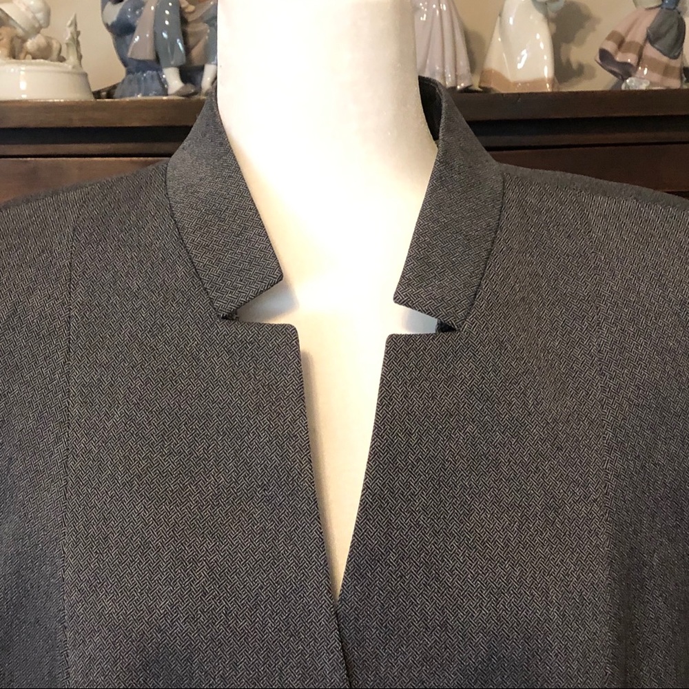NWT 2-piece Jacket/Slack Suit. Size 16